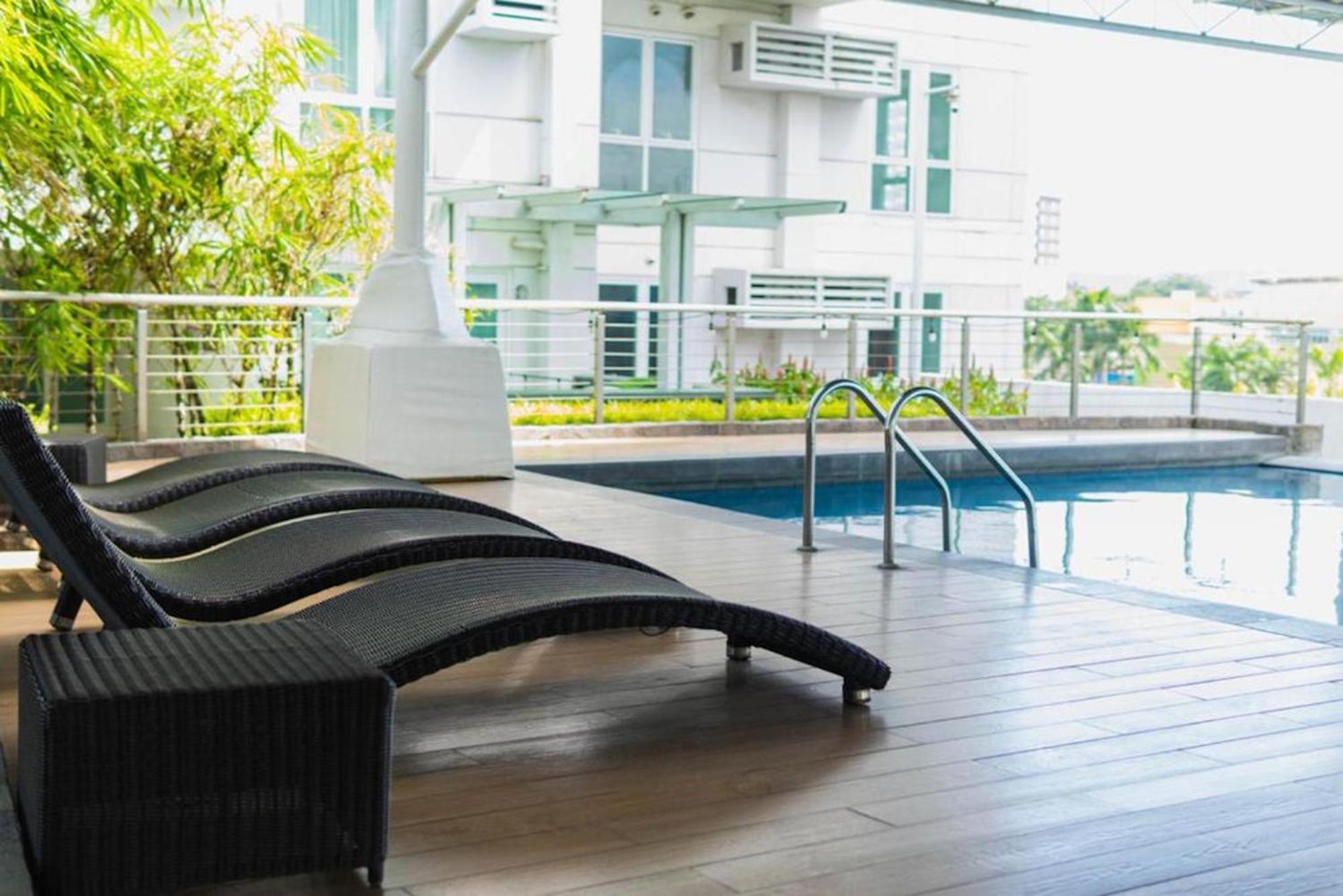 Abreeza Studio Suite 2321 - Pool, Wifi, City View, Washer, Ac, Netflix, Mall Davao ภายนอก รูปภาพ
